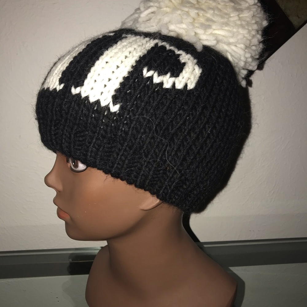 V.I.P. Beanie hat - Picture 3 of 4